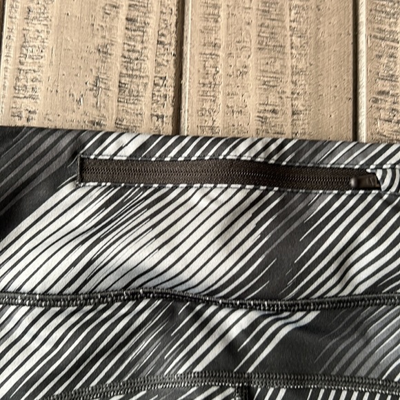 Nike compression reflective capri legging - Picture 7 of 8